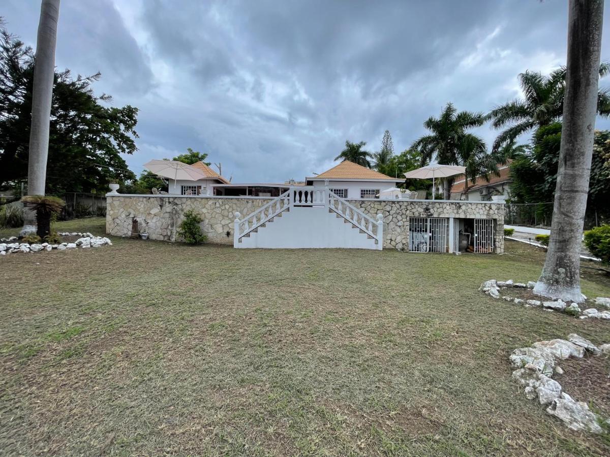 The Lodge @ Peaceful Palms Montego Bay Esterno foto