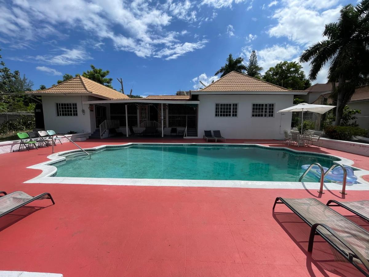 The Lodge @ Peaceful Palms Montego Bay Esterno foto