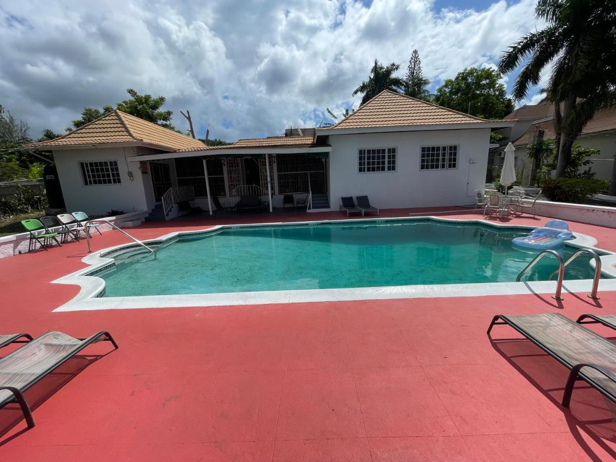 The Lodge @ Peaceful Palms Montego Bay Esterno foto