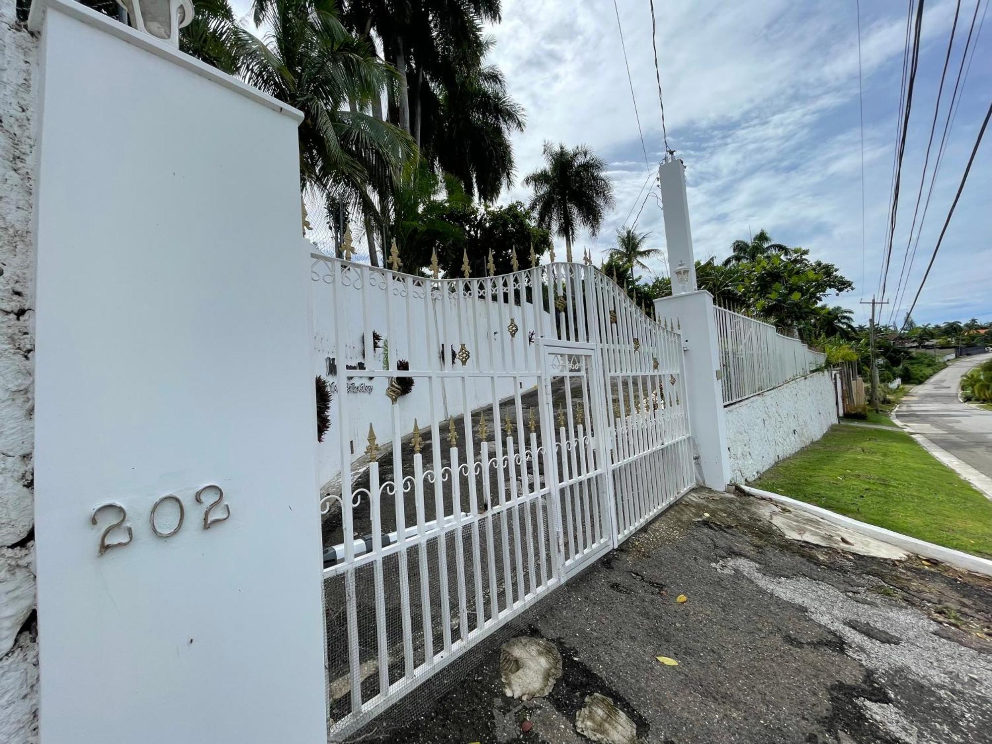 The Lodge @ Peaceful Palms Montego Bay Esterno foto